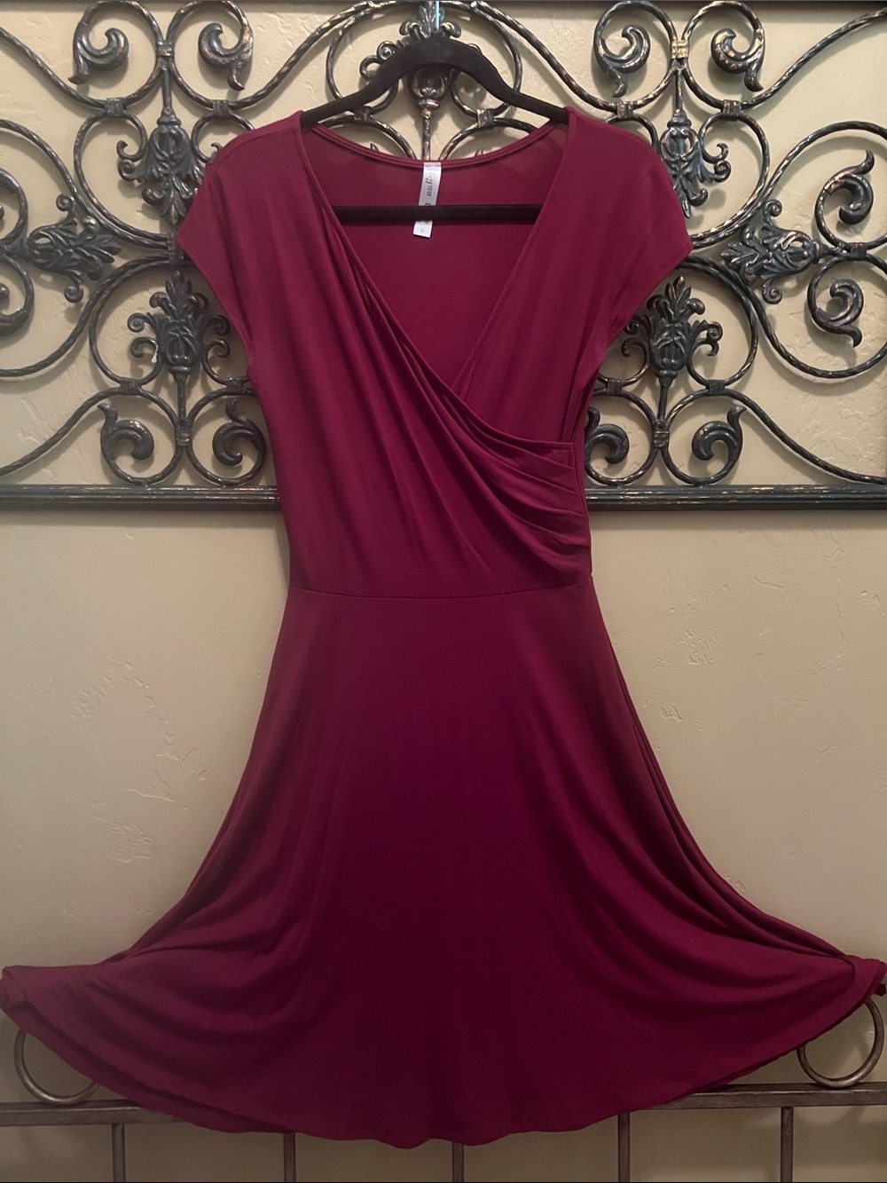 Lyss Loo V-Neck Cap Sleeve Plum Berry-Burgundy Dress